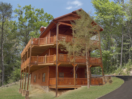 Dramatic views of the smokies.Perfect for retreats, church groups, family outings.