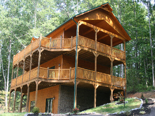 Dramatic Views of the Great Smoky Mountains from the 2 wrap around decks with hot tub!