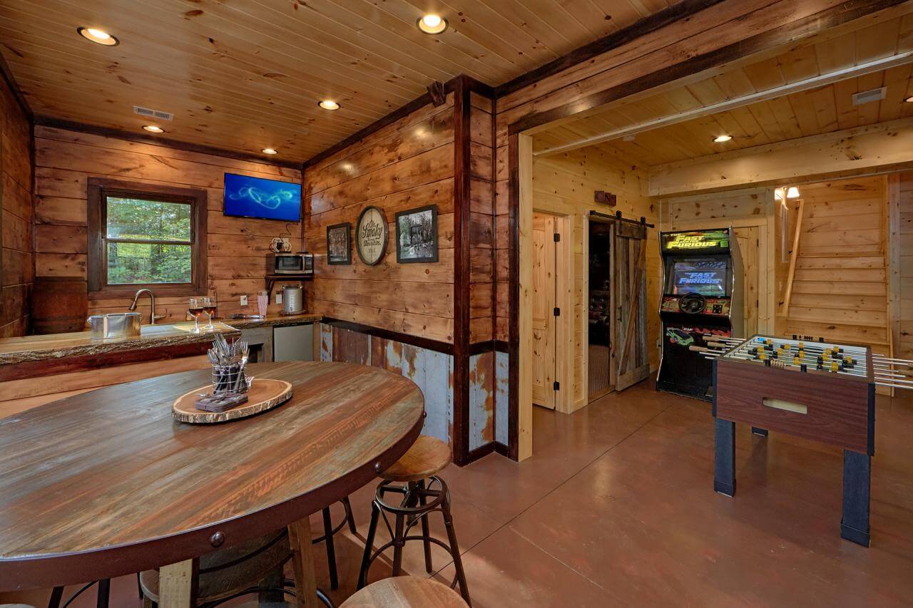 Big Sky Lodge cabin in Gatlinburg | Elk Springs Resort