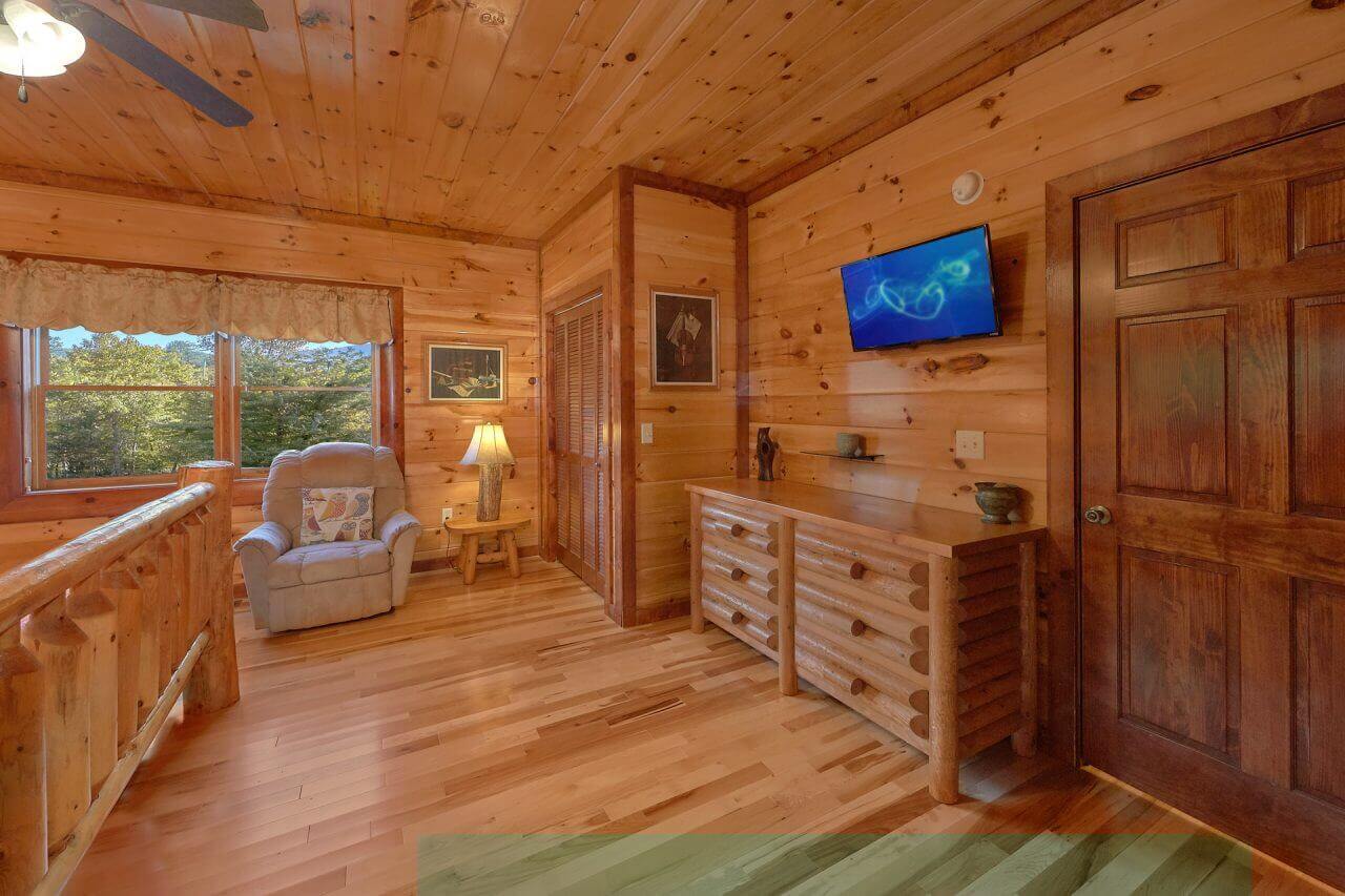 Live, Laugh, Love Pool Lodge cabin in Cosby Elk Springs Resort